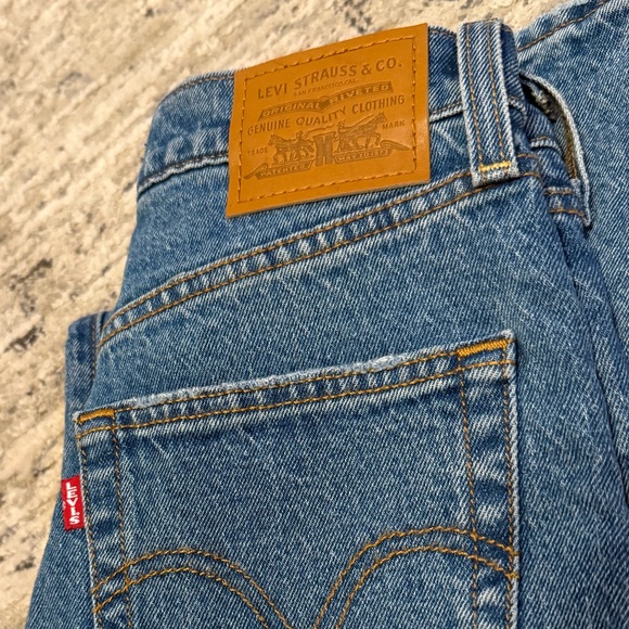 Levi's Ribcage Straight - Picture 2 of 5